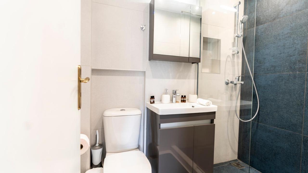 Glyfada Glass-Walled Designed Apt Атина Екстериор снимка